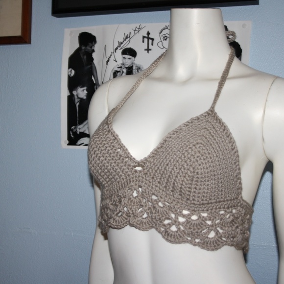 Crocheted Halter Crop Top festival top - Picture 4 of 6